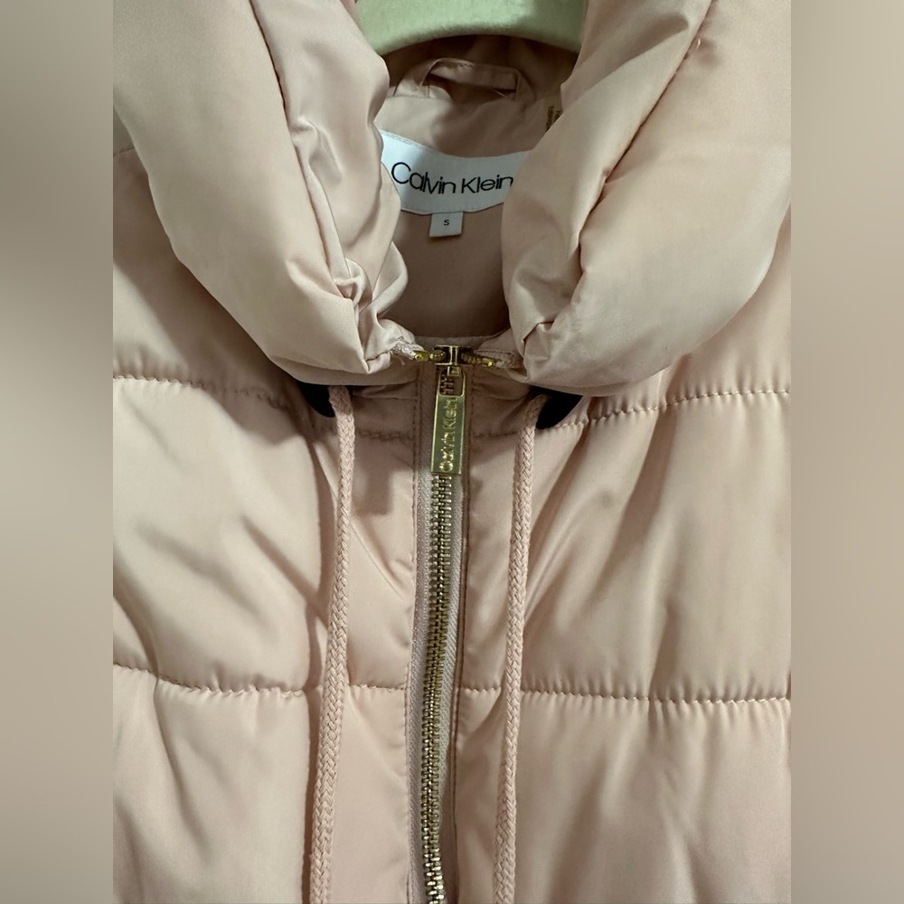 Beautiful Calvin Klein Vest size small never worn